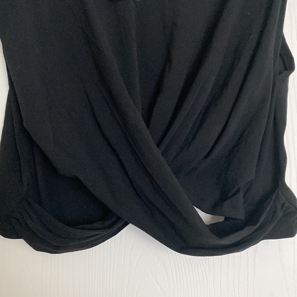 ELOQUII black top with cross cross detail in front - Picture 2 of 5